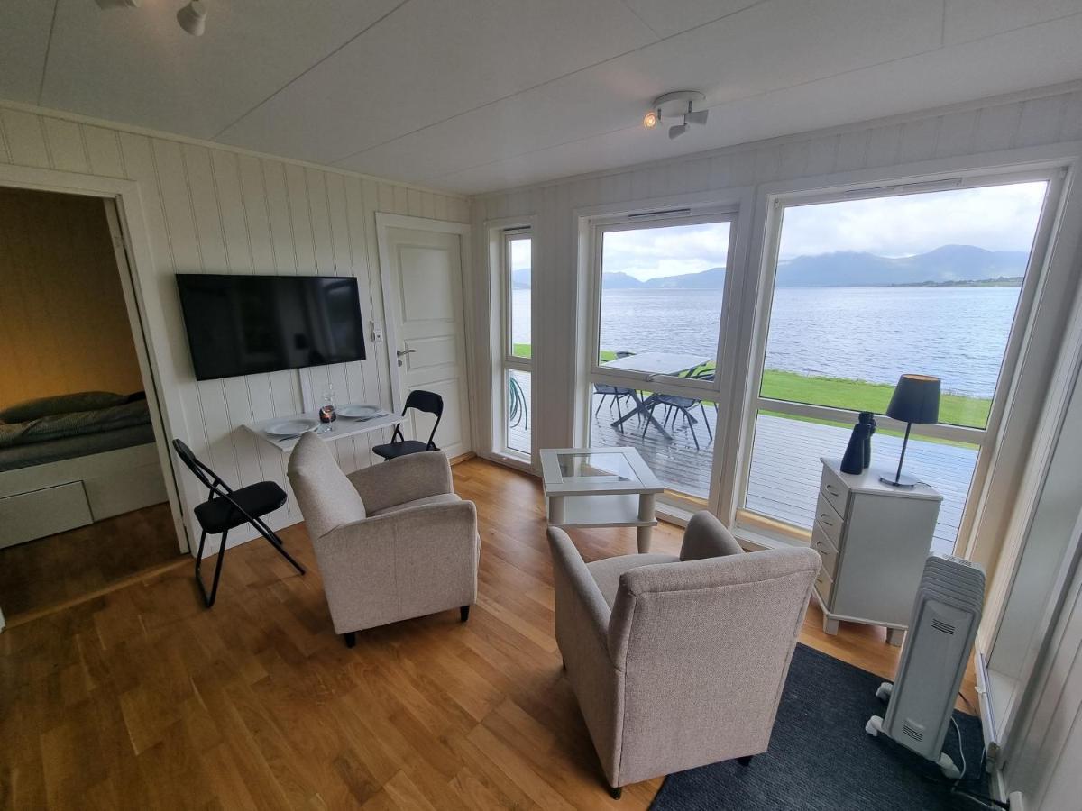 feriehus ved sjøen Tomra Eksteriør bilde