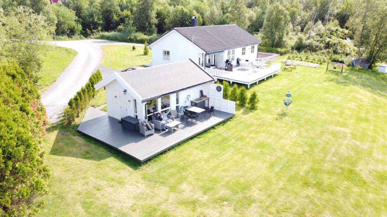 feriehus ved sjøen Tomra Eksteriør bilde