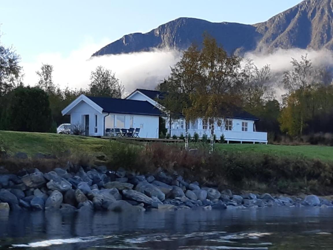 feriehus ved sjøen Tomra Eksteriør bilde